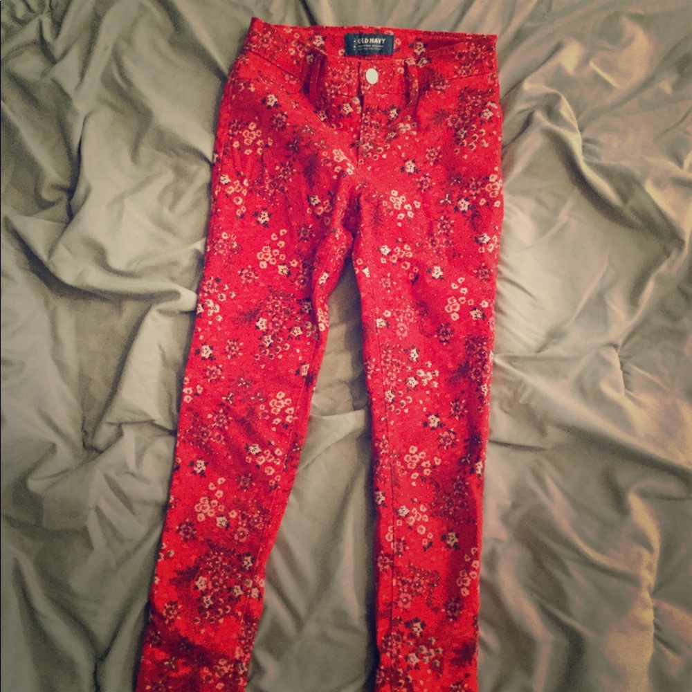 Jeans that are super flowery and cute!